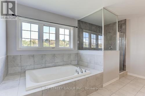 2433 Equestrian Cres Crescent, Oshawa, ON - Indoor Photo Showing Bathroom