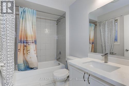 2433 Equestrian Cres Crescent, Oshawa, ON - Indoor Photo Showing Bathroom