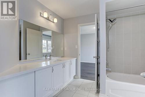 2433 Equestrian Cres Crescent, Oshawa, ON - Indoor Photo Showing Bathroom