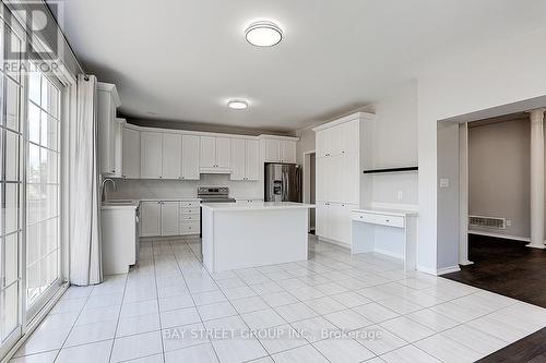 2433 Equestrian Cres Crescent, Oshawa, ON - Indoor Photo Showing Kitchen