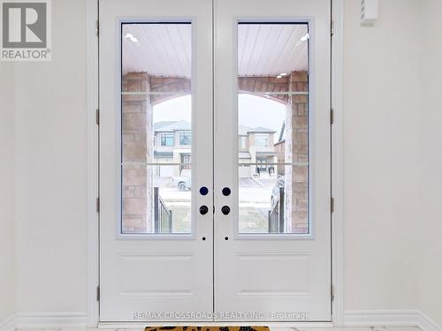 68 Kentledge Avenue, East Gwillimbury, ON - Indoor Photo Showing Other Room