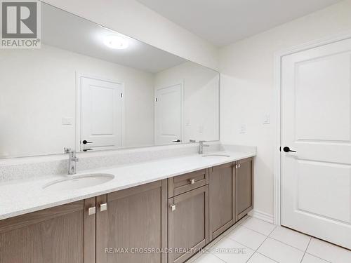 68 Kentledge Avenue, East Gwillimbury, ON - Indoor Photo Showing Bathroom