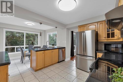 12 Autumn Drive, Caledon, ON - Indoor Photo Showing Kitchen