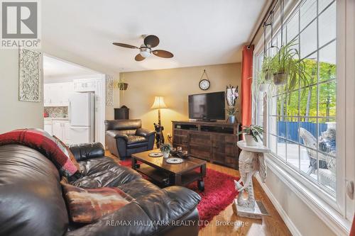 1567 Hwy 7A, Kawartha Lakes, ON - Indoor Photo Showing Living Room