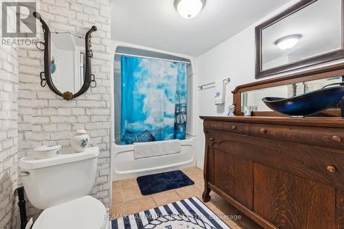 1567 Hwy 7A, Kawartha Lakes, ON - Indoor Photo Showing Bathroom