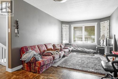 5417 Mcclelland Drive, Regina, SK - Indoor Photo Showing Living Room