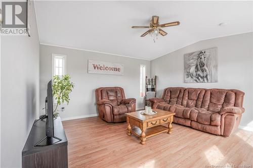 63 Kinney Road, Jacksonville, NB - Indoor Photo Showing Living Room