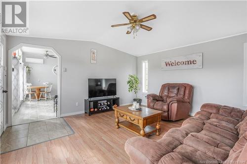 63 Kinney Road, Jacksonville, NB - Indoor Photo Showing Living Room