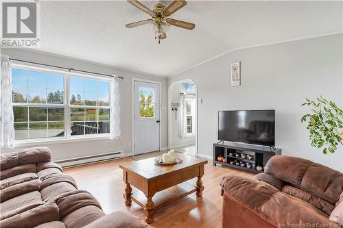 63 Kinney Road, Jacksonville, NB - Indoor Photo Showing Living Room