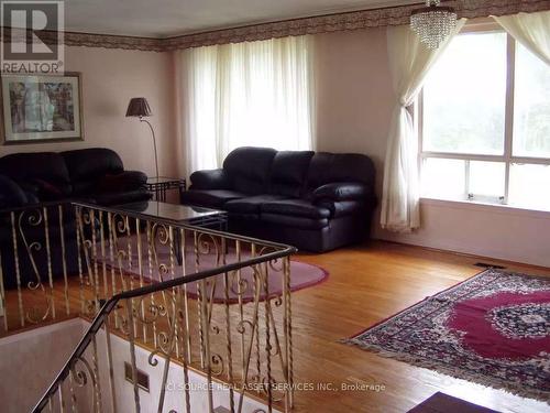 Main Fl - 84 Marilake Drive, Toronto, ON - Indoor Photo Showing Living Room