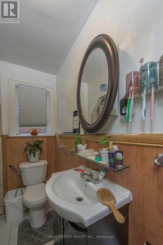 899 Adelaide Street N, London, ON - Indoor Photo Showing Bathroom