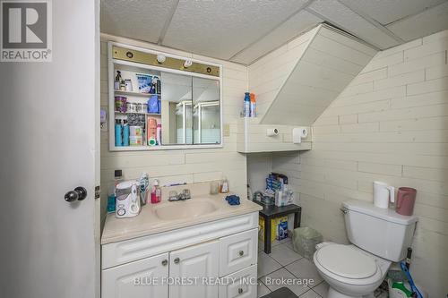 899 Adelaide Street N, London, ON - Indoor Photo Showing Bathroom