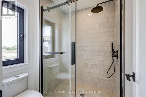 2 Five Stakes Street, Southwold (Talbotville), ON - Indoor Photo Showing Bathroom