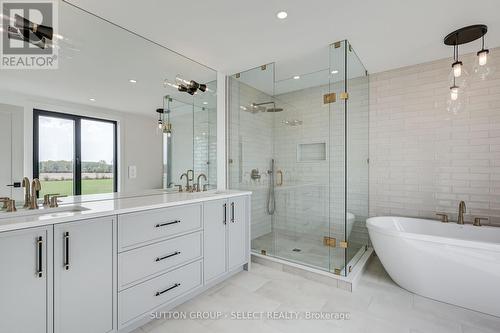 2 Five Stakes Street, Southwold (Talbotville), ON - Indoor Photo Showing Bathroom