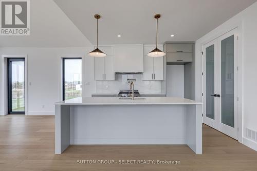 2 Five Stakes Street, Southwold (Talbotville), ON - Indoor Photo Showing Kitchen With Upgraded Kitchen