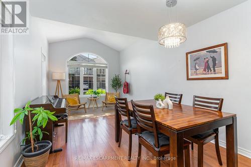 3247 Steeplechase Drive, Burlington, ON - Indoor Photo Showing Dining Room