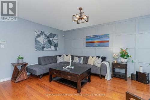 3247 Steeplechase Drive, Burlington, ON - Indoor Photo Showing Living Room