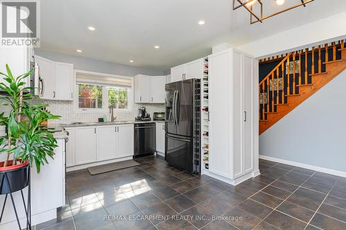 3247 Steeplechase Drive, Burlington, ON - Indoor Photo Showing Kitchen