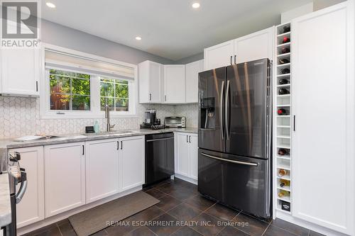 3247 Steeplechase Drive, Burlington, ON - Indoor Photo Showing Kitchen