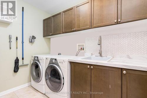 3247 Steeplechase Drive, Burlington, ON - Indoor Photo Showing Laundry Room