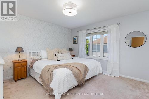 3247 Steeplechase Drive, Burlington, ON - Indoor Photo Showing Bedroom