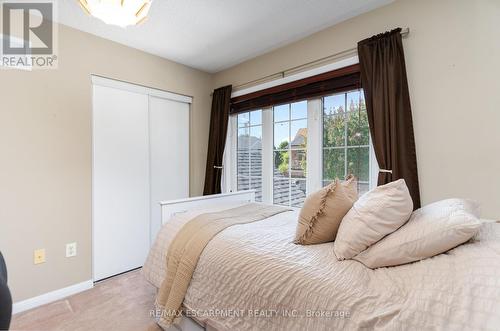 3247 Steeplechase Drive, Burlington, ON - Indoor Photo Showing Bedroom