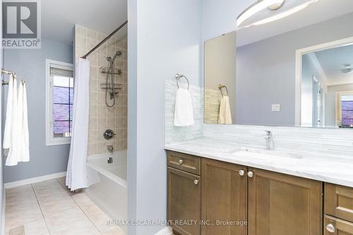 3247 Steeplechase Drive, Burlington, ON - Indoor Photo Showing Bathroom