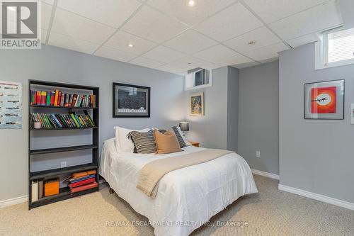 3247 Steeplechase Drive, Burlington, ON - Indoor Photo Showing Bedroom