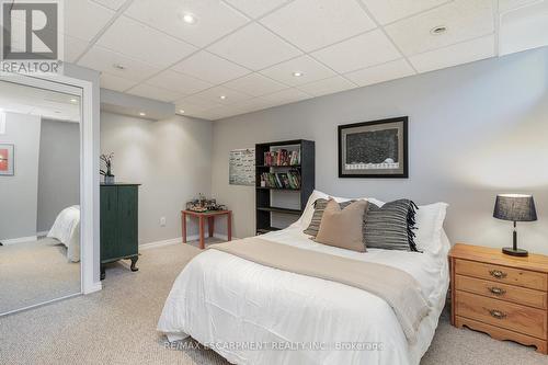 3247 Steeplechase Drive, Burlington, ON - Indoor Photo Showing Bedroom