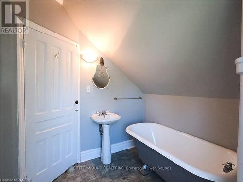 8 Elizabeth Drive, South Bruce Peninsula, ON - Indoor Photo Showing Bathroom