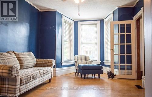 8 Elizabeth Drive, South Bruce Peninsula, ON - Indoor Photo Showing Living Room