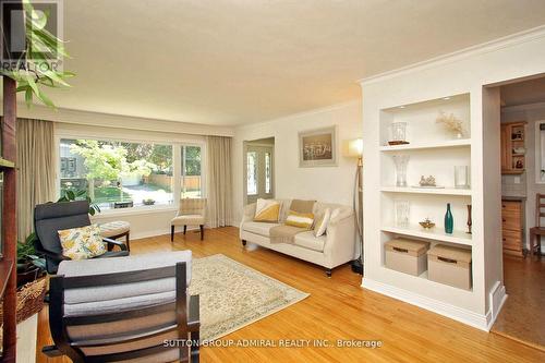 43 Merrygale Crescent, Toronto, ON - Indoor Photo Showing Living Room