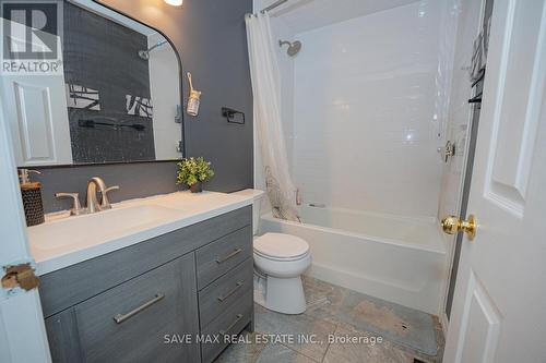 365 Greenbrier Road, Cambridge, ON - Indoor Photo Showing Bathroom