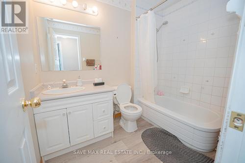 365 Greenbrier Road, Cambridge, ON - Indoor Photo Showing Bathroom