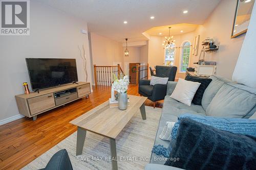 365 Greenbrier Road, Cambridge, ON - Indoor Photo Showing Living Room