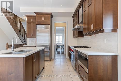 39 New Yorkton Avenue, Markham, ON - Indoor Photo Showing Kitchen With Double Sink With Upgraded Kitchen