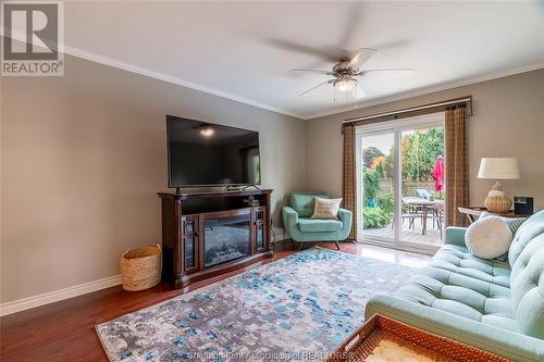 70 Northland Drive, Chatham, ON - Indoor Photo Showing Living Room