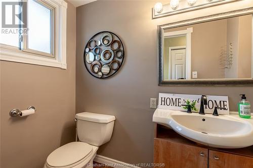 70 Northland Drive, Chatham, ON - Indoor Photo Showing Bathroom