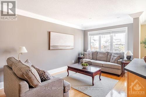 429 Sparkman Avenue, Ottawa, ON - Indoor Photo Showing Living Room