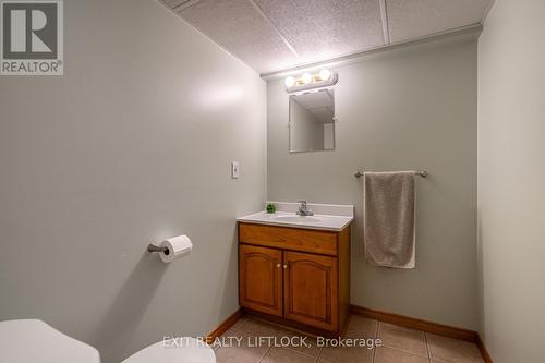 977 Barnardo Avenue, Peterborough (Northcrest), ON - Indoor Photo Showing Bathroom