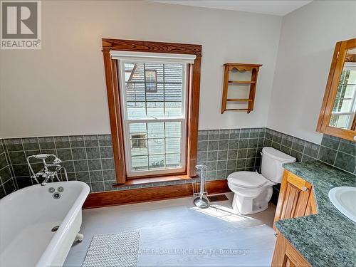 44 Mcgowan Street, Tweed, ON - Indoor Photo Showing Bathroom