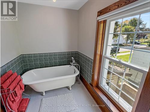 44 Mcgowan Street, Tweed, ON - Indoor Photo Showing Bathroom