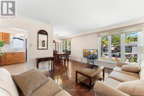 34 Alhart Drive, Toronto, ON - Indoor Photo Showing Living Room