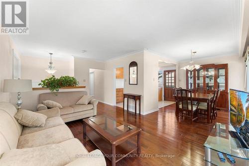 34 Alhart Drive, Toronto, ON - Indoor Photo Showing Living Room