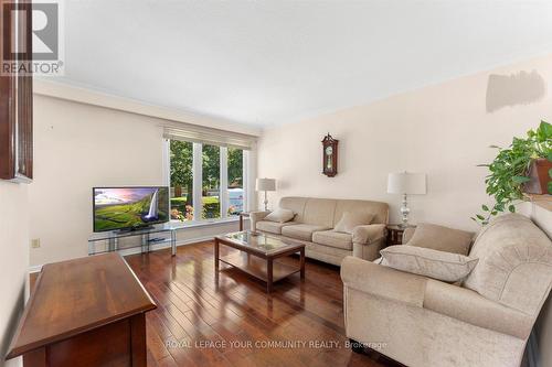 34 Alhart Drive, Toronto, ON - Indoor Photo Showing Living Room