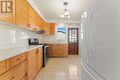 34 Alhart Drive, Toronto, ON - Indoor Photo Showing Kitchen