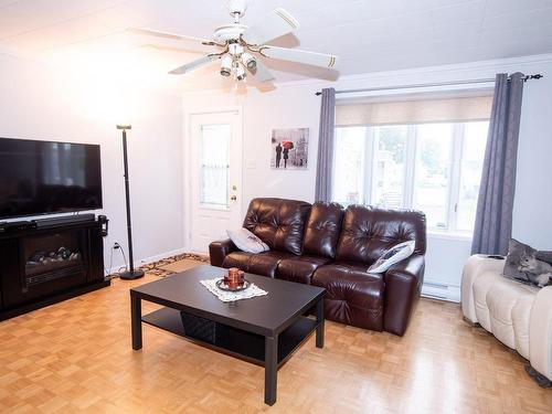 Living room - 306 Av. Mailloux, La Pocatière, QC - Indoor Photo Showing Living Room