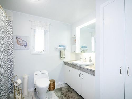 Bathroom - 306 Av. Mailloux, La Pocatière, QC - Indoor Photo Showing Bathroom