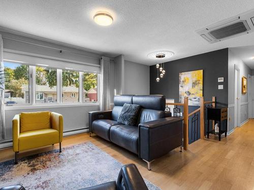 Salon - 4360 Rue Huberdeau, Longueuil (Saint-Hubert), QC - Indoor Photo Showing Living Room