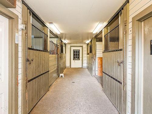 Garage - 61 Ch. De Foster, Lac-Brome, QC - Indoor Photo Showing Other Room